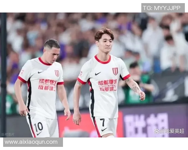 成都足球队意识争议引发热议球迷与专家观点碰撞激烈 成都足球队意识争议引发热议球迷与专家观点碰撞激烈