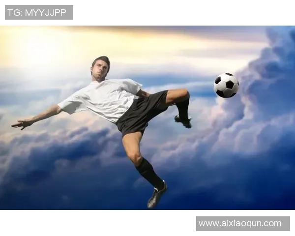 足球明星在镜头前奔跑展现风采与激情的精彩瞬间