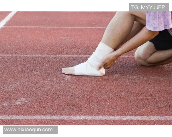 足球明星绷带受伤瞬间高清图片展示运动员顽强拼搏精神与不屈意志