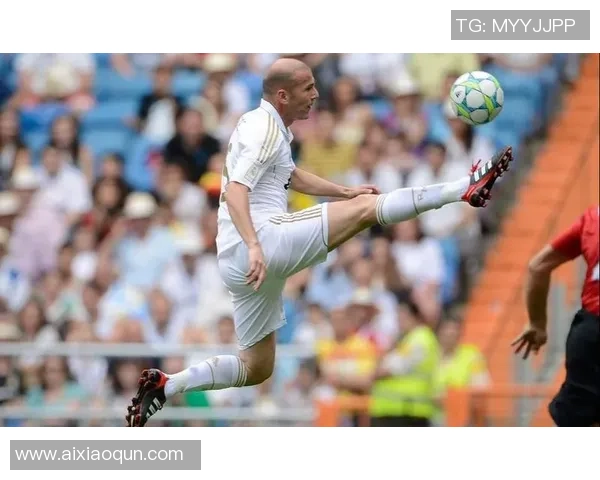 足球明星停球动作解析与技巧分享提升你的球场表现 足球明星停球动作解析与技巧分享提升你的球场表现