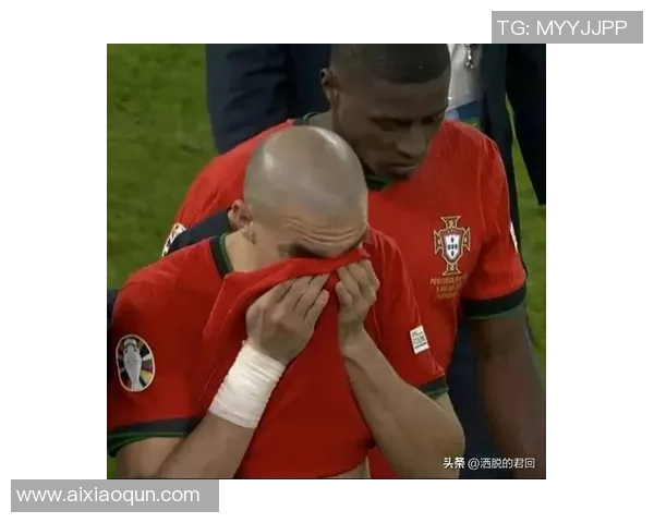 足球明星在家展示绝技倒勾球挑战自我引发热议 足球明星在家展示绝技倒勾球挑战自我引发热议